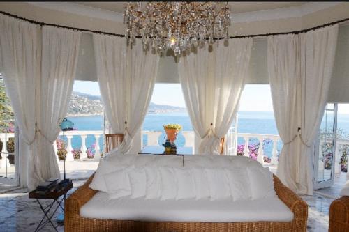 Ventimiglia Villa Vista Mare In Vendita
