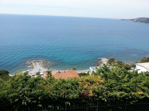 Ospedaletti villa vista mare in vendita