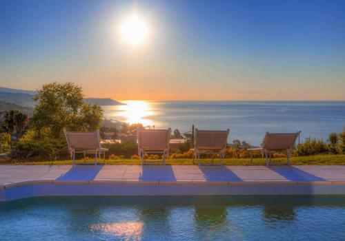 Meerblick-Villa zum Verkauf in Sanremo