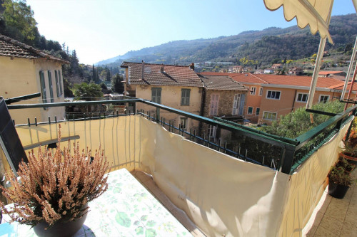 Dolceacqua Drei-Zimmer-Wohnung zu verkaufen -...