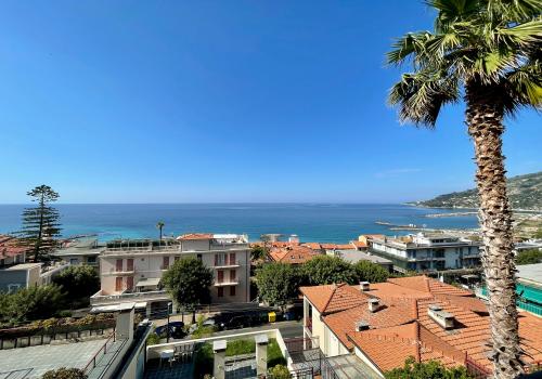Ospedaletti Appartamento Vista Mare in Vendit...