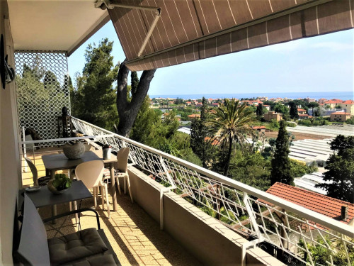 Vallecrosia Villa mit Meerblick zu verkaufen