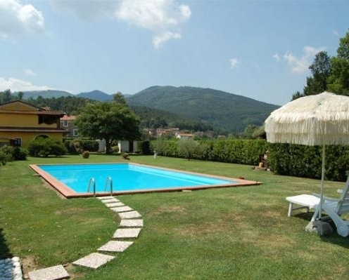 Lucca, vendita villa