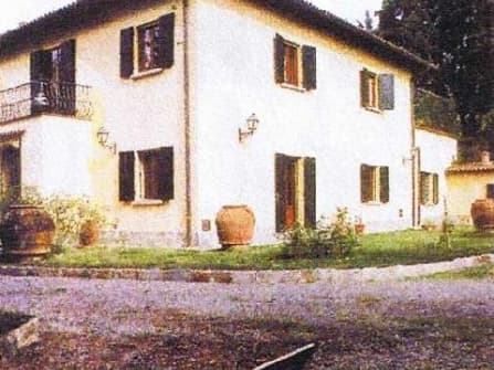 Villa ottocentesca con torretta medievale