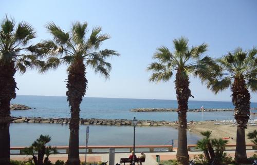 Riva Ligure Lussuoso Fronte Mare in Vendita