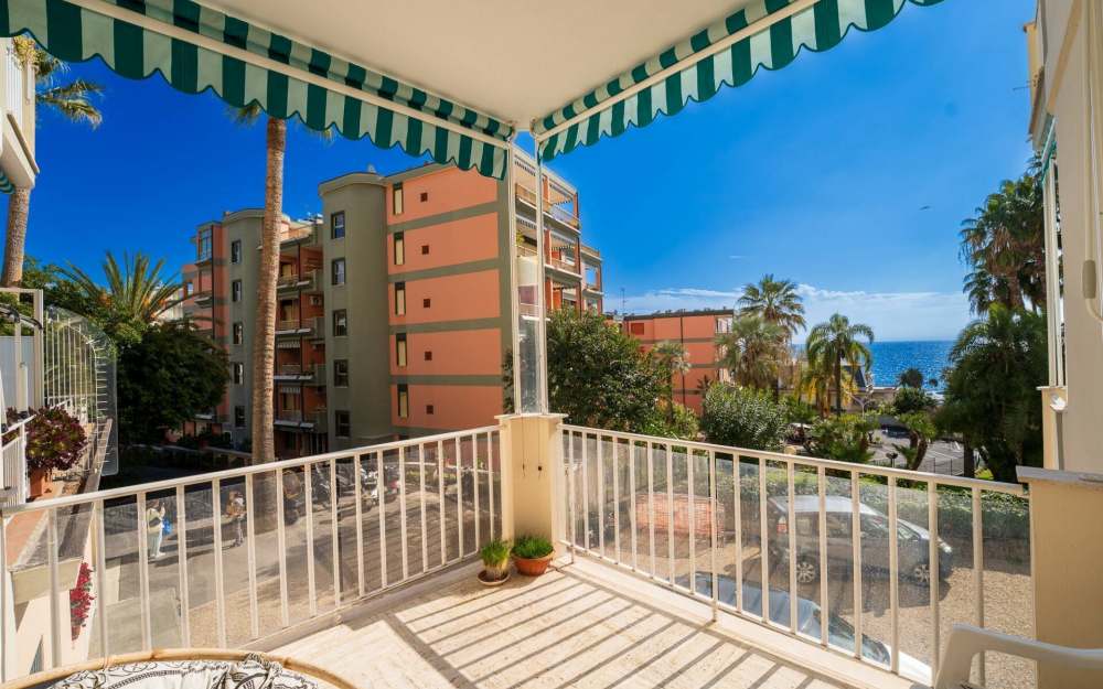 Sanremo Sale Prestigious Four-Room Apartment with Terrace and Sea View - foto 1