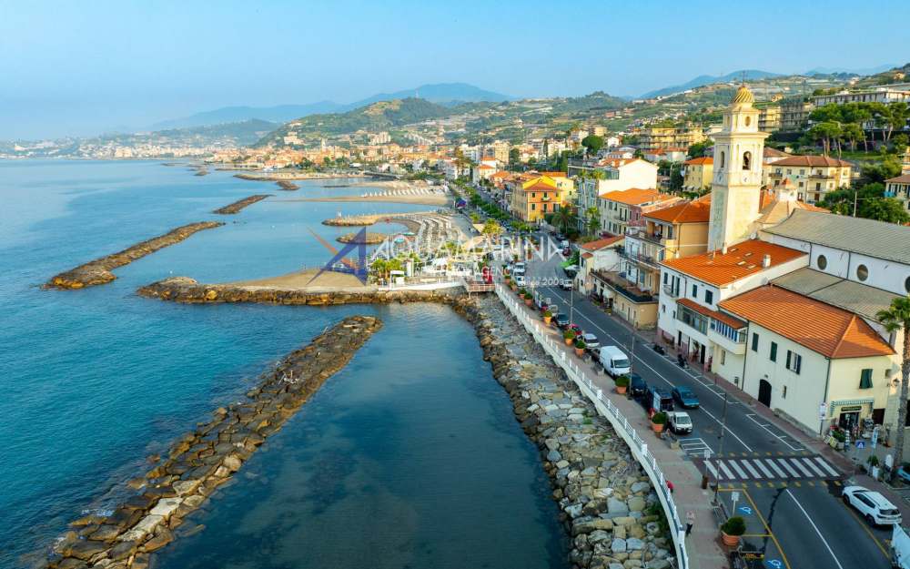 Santo Stefano, Sea front House in the Center! - foto 1
