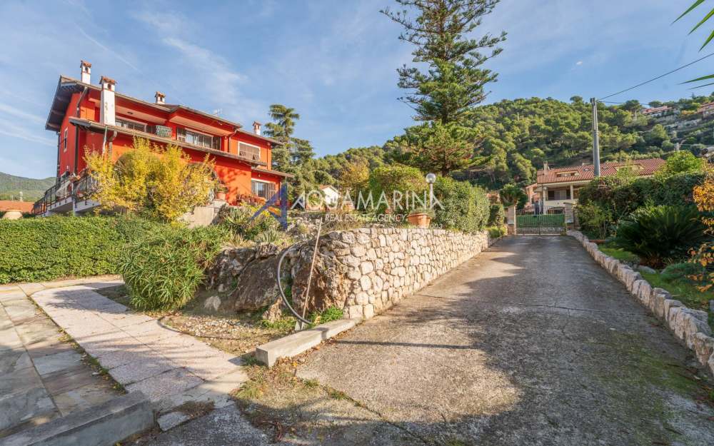 Ventimiglia, spacious villa for sale - foto 1