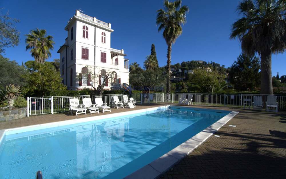 Elegant three-room apartment in Bordighera - foto 1