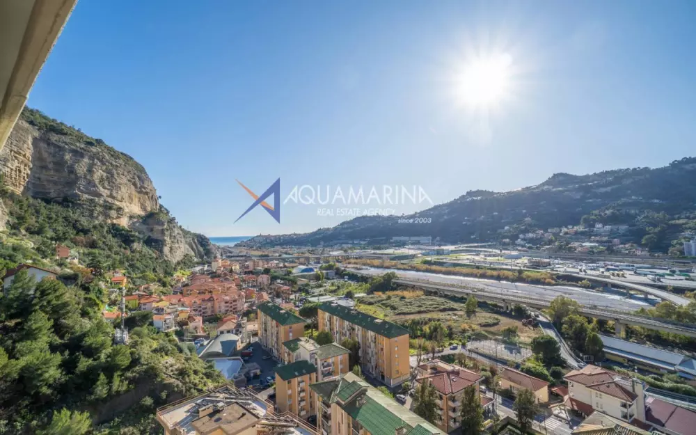 Ventimiglia, spacieux appartement à vendre - foto 1