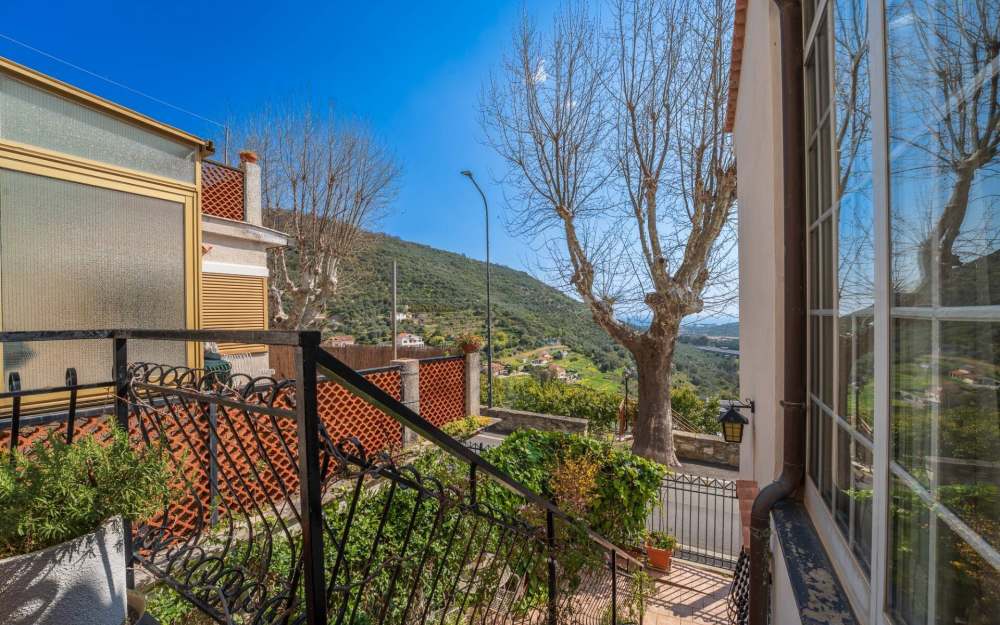 Castellaro, groÃŸzÃ¼gige Wohnung mit Garage und Garten - foto 1