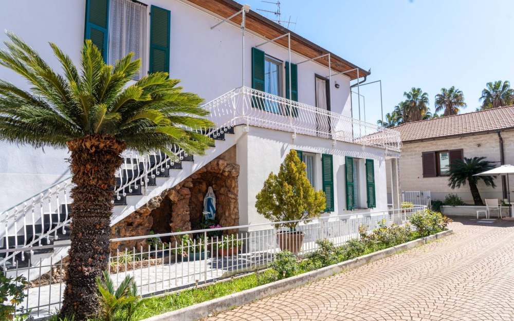 ARMA DI TAGGIA APARTMENT WITH PARKING SPACE - foto 1