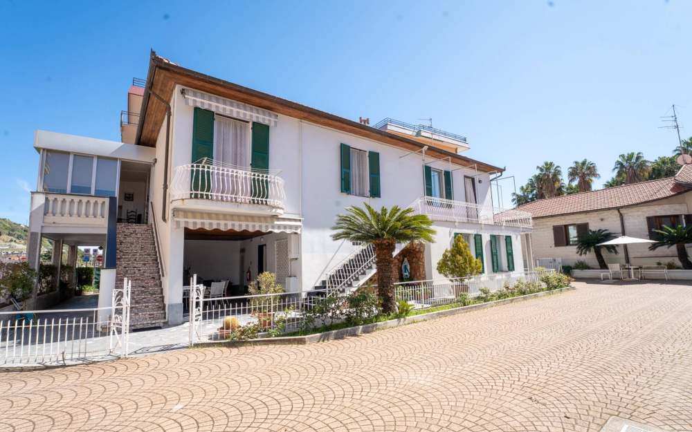 ARMA DI TAGGIA BILOCALE CON POSTO AUTO - foto 1