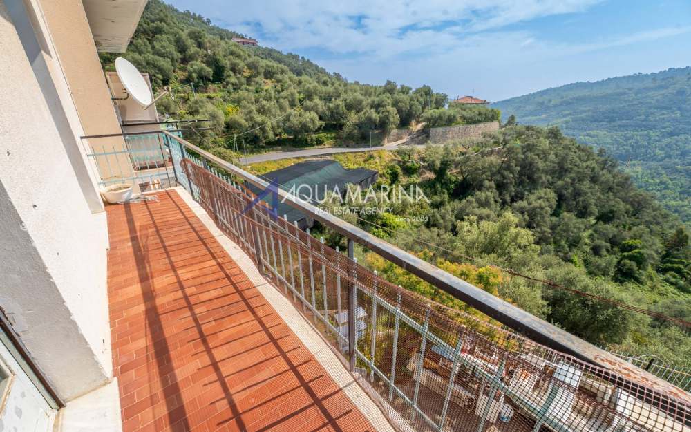 Pietrabruna, quadrilocale con doppio balcone - foto 1