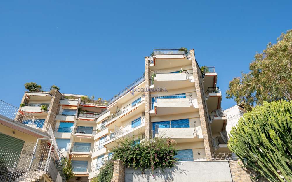 Hôtel à Bordighera, en bord de mer. - foto 1