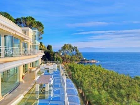 Уникальная вилла у моря в Кап д'Ай