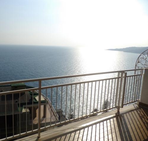 Ospedaletti sea view apartment for sale