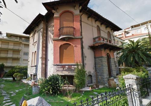 Sanremo Villa zu verkaufen mit Meerblick
