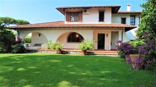 Forte dei Marmi Villa In Vendita