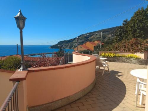 Ospedaletti villa vista mare in vendita
