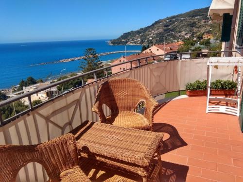 Ospedaletti sale apartment with sea view