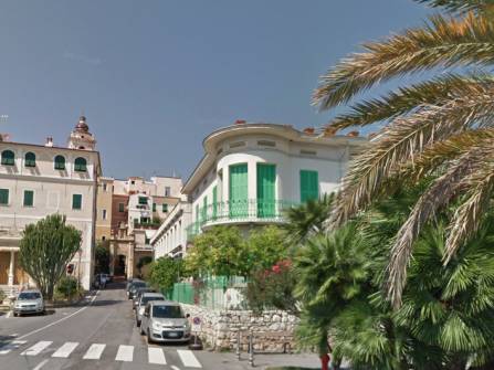Bordighera Ampio Edificio in Vendita