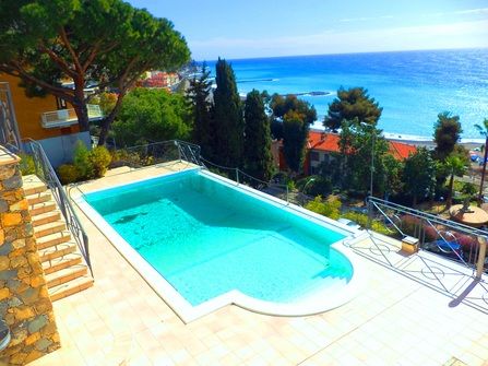 Ospedaletti villa con piscina vista mare in v...