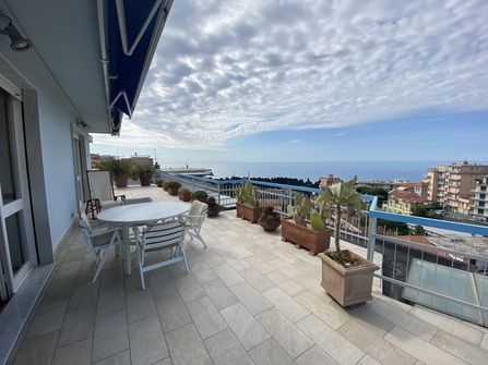 Sanremo attico vista mare in vendita