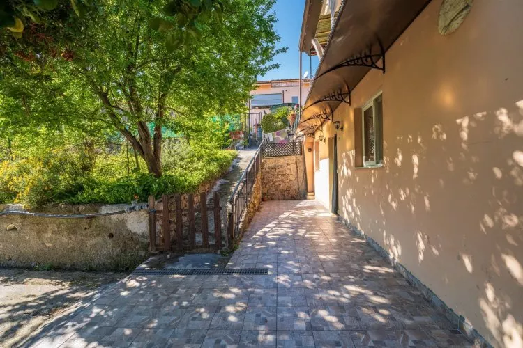 Sanremo, bilocale con posto auto, giardino e terrazza - foto 1
