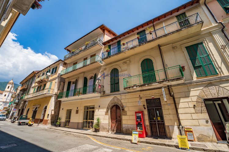 Ceriana, grande appartamento con balcone