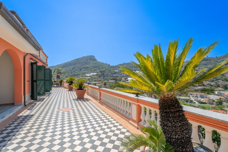 Vallecrosia, villa in vendita