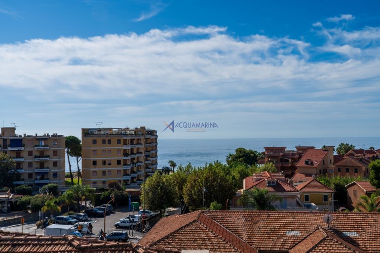 San Lorenzo al Mare : grand appartement avec vue sur la mer