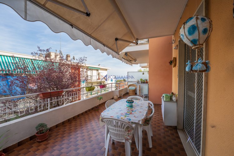 Sanremo, appartamento con ampia terrazza vista mare - foto 1