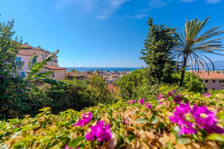 BORDIGHERA : VILLA AVEC VUE SUR LA MER à louer en centre-ville ! - foto 1