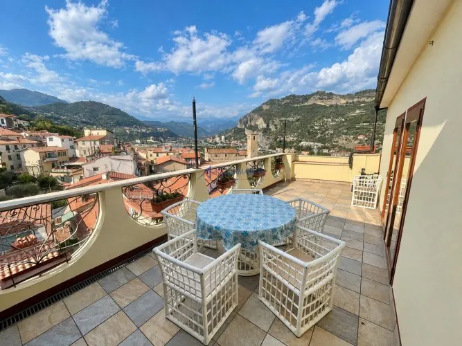 Ventimiglia: Luminoso appartamento con a…