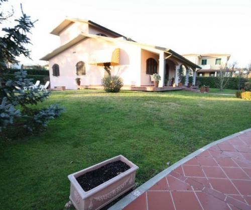Lucca Villa In Vendita