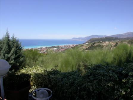 Vallecrosia Vendita porzione di villa bifami...