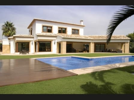 VILLA IN A SOUGHT AFTER RESIDENTIAL AREA.