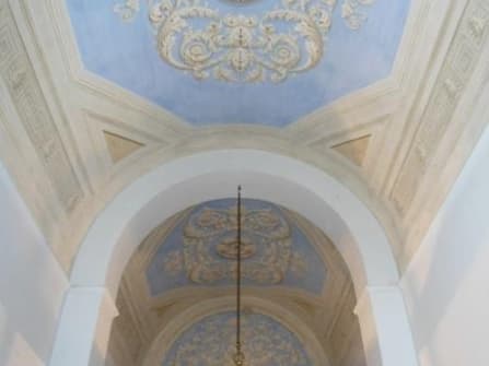 Прекрасная историческая вилла в Лари