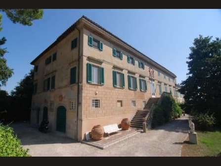 Elegant manor house with garden , views Pisa