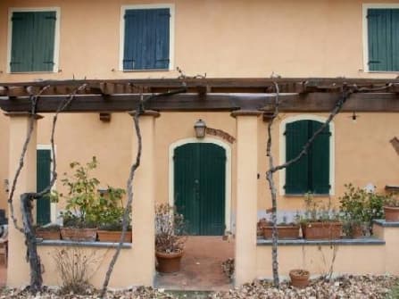 Colonica con fienile, piscina e terreni
