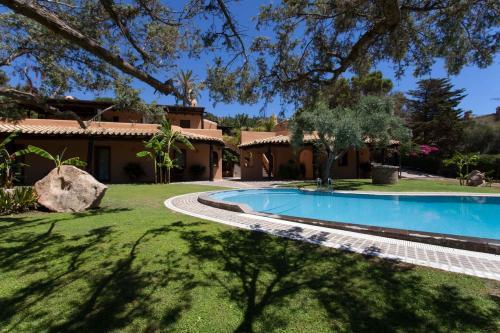 Magnifica villa con piscina a Villasimius