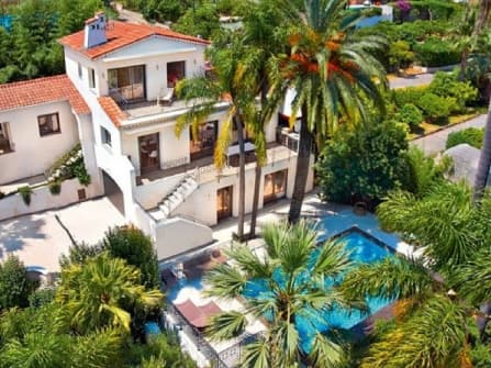 Luxury sea view villa for sale in Cannes