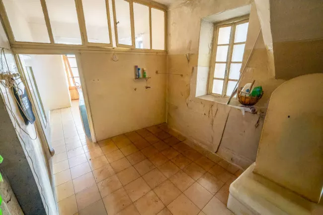 Ceriana, alloggio da ristrutturare con magazzino e terreni - foto 3