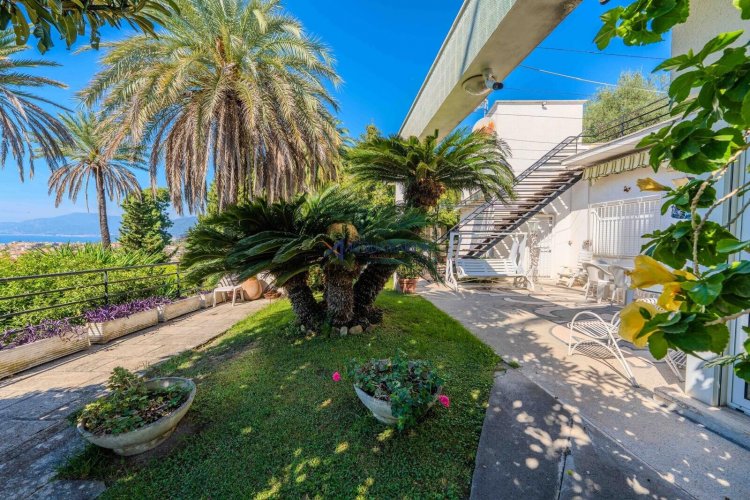 BORDIGHERA : VILLA AVEC VUE SUR LA MER à louer en centre-ville ! - foto 32