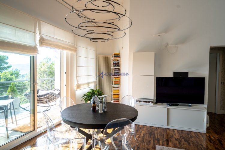 Cipressa : villa jumelée de prestige avec vue sur la mer, piscine et parc. - foto 3