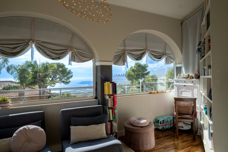 Cipressa : villa jumelée de prestige avec vue sur la mer, piscine et parc. - foto 5