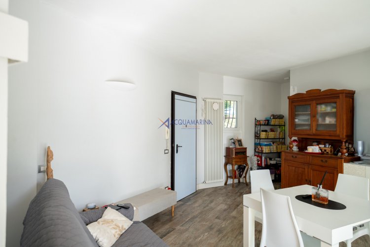 Cipressa : villa jumelée de prestige avec vue sur la mer, piscine et parc. - foto 11
