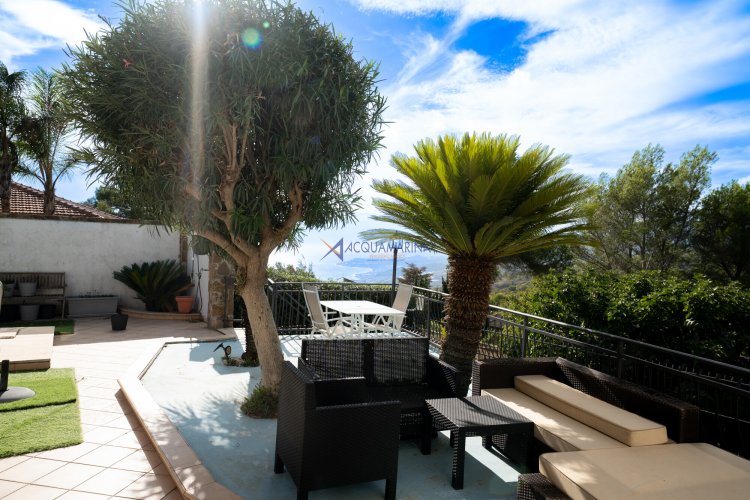Cipressa : villa jumelée de prestige avec vue sur la mer, piscine et parc. - foto 12