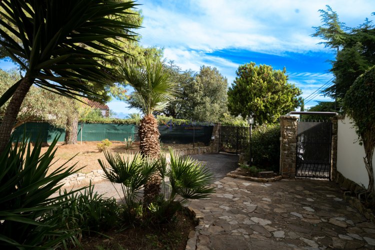 Cipressa : villa jumelée de prestige avec vue sur la mer, piscine et parc. - foto 16